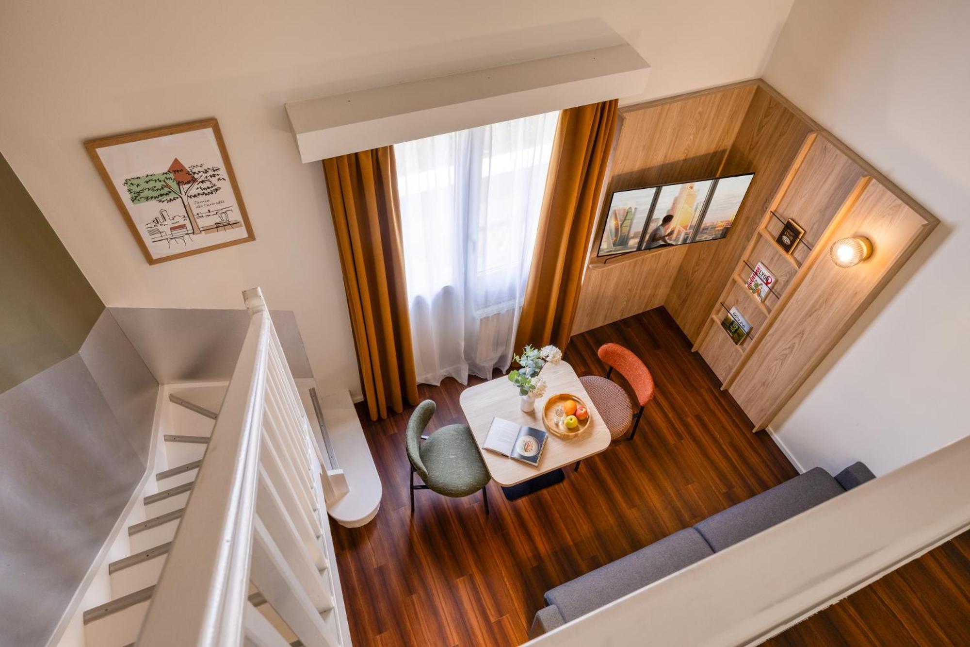 Deluxe One-Bedroom Apartment