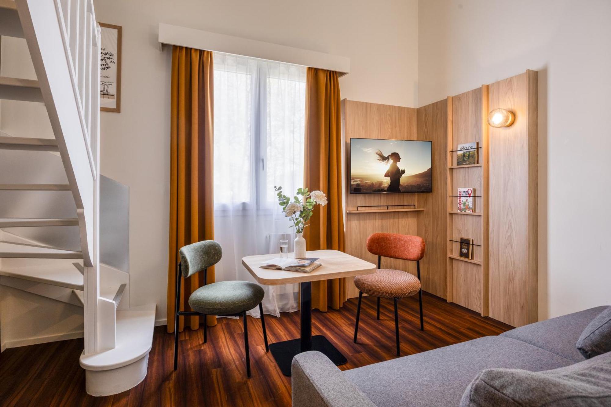 Deluxe One-Bedroom Apartment